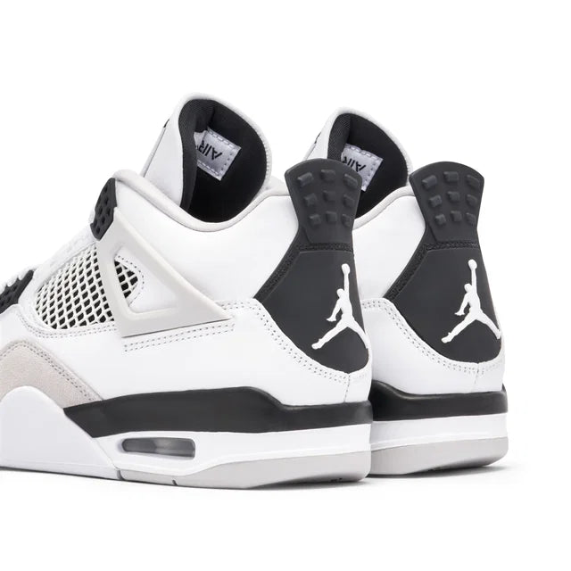 Air Jordan 4 Retro "Military Black".