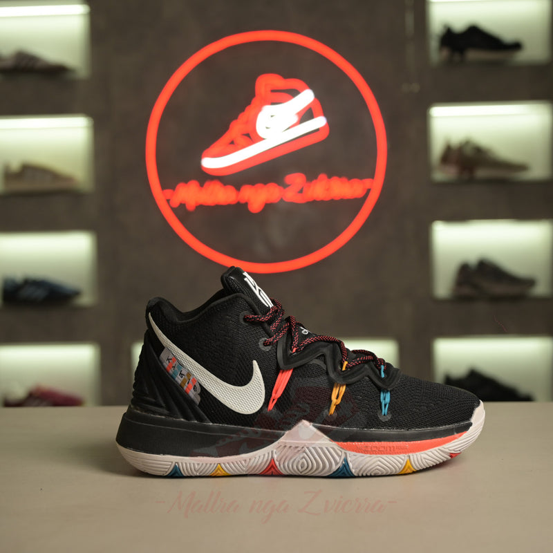 Nike Kyrie 5 "Friends"