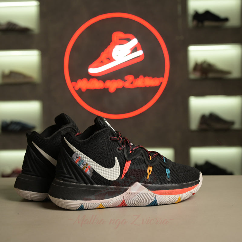 Nike Kyrie 5 "Friends"