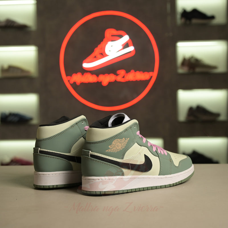 Air Jordan 1 Mid "Noble Green".