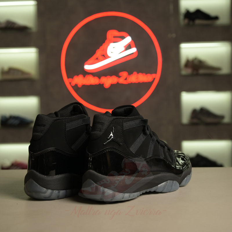Air Jordan 11 Retro "Kapë e Manteli"