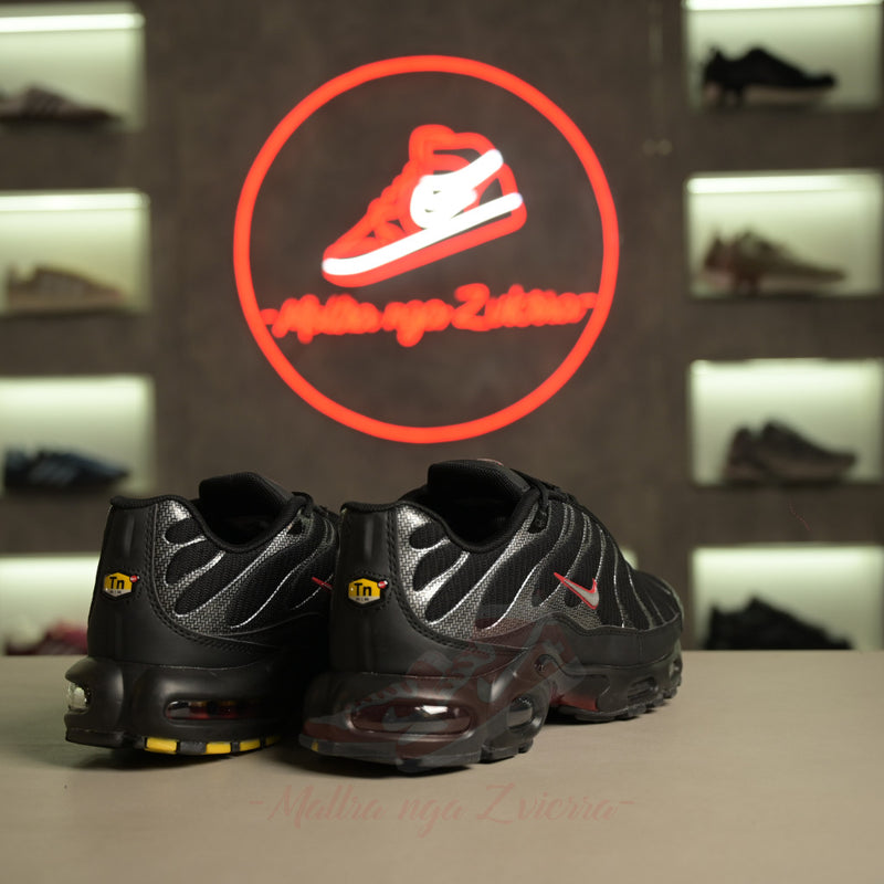 Nike Air Max Plus e Zezë Argjend Metalik e Kuqe Universiteti
