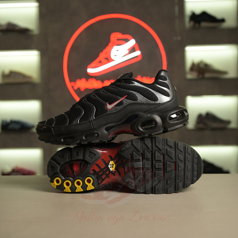 Nike Air Max Plus e Zezë Argjend Metalik e Kuqe Universiteti