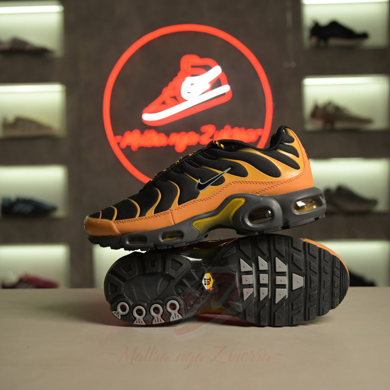 Nike Air Max Plus "E Kuqe Universitare e Zezë"