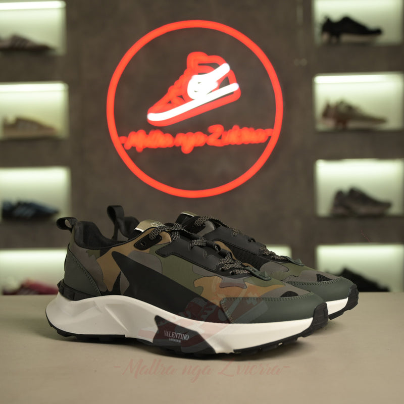Atlete Valentino Garavani True Act Military