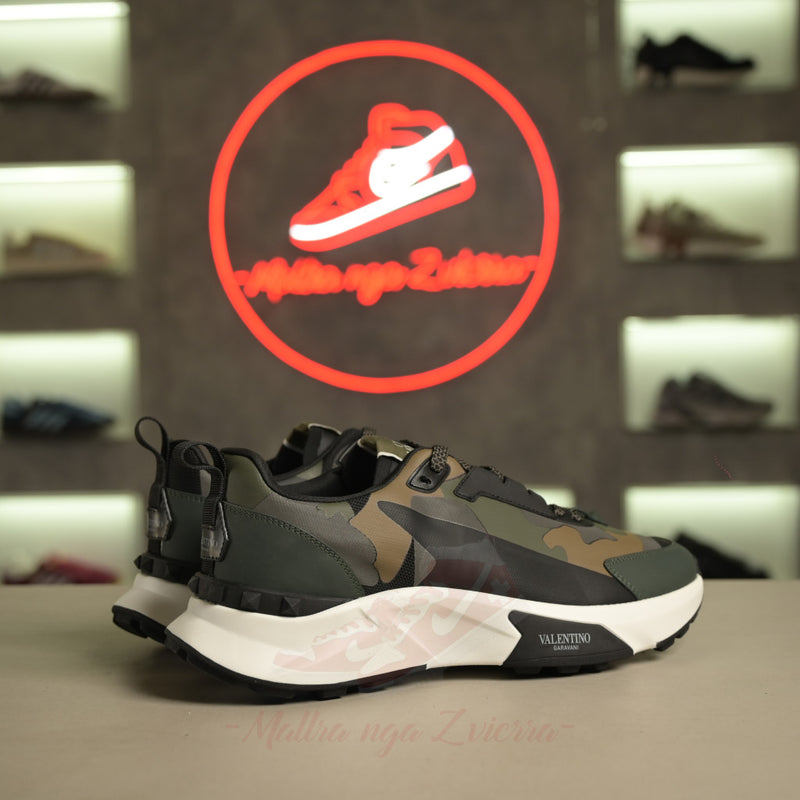 Atlete Valentino Garavani True Act Military