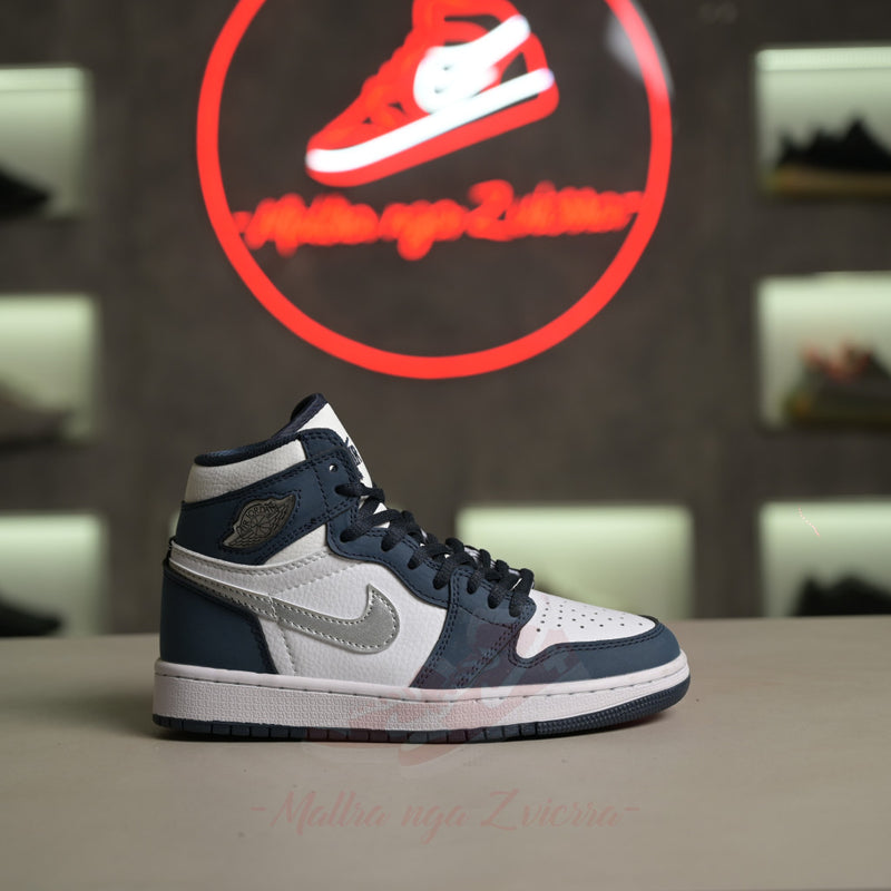 Air Jordan 1 Mid "Midnight Navy".