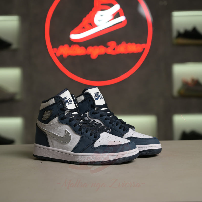 Air Jordan 1 Mid "Midnight Navy".