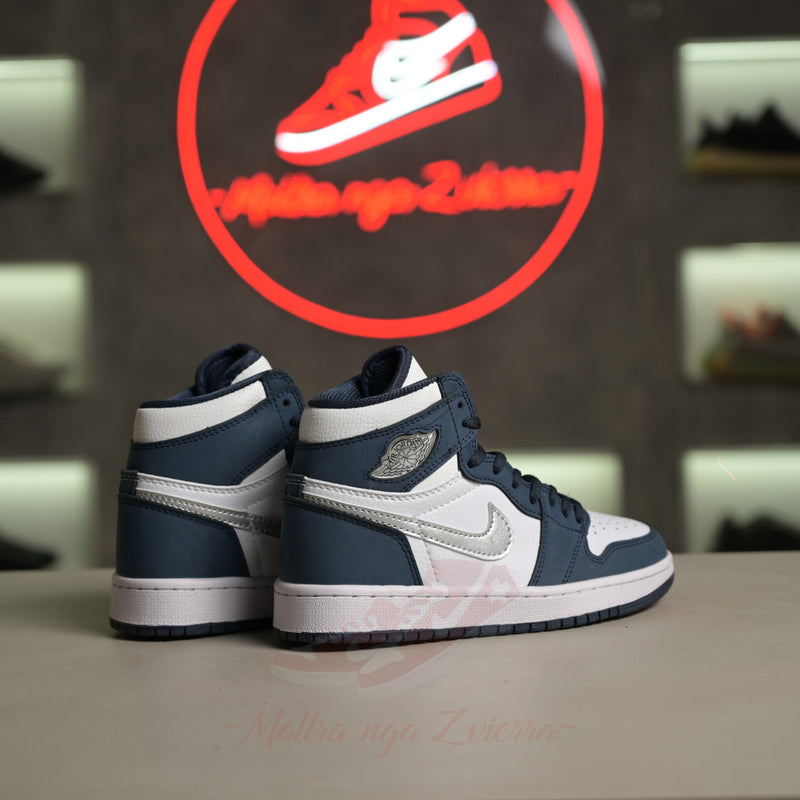 Air Jordan 1 Mid "Midnight Navy".