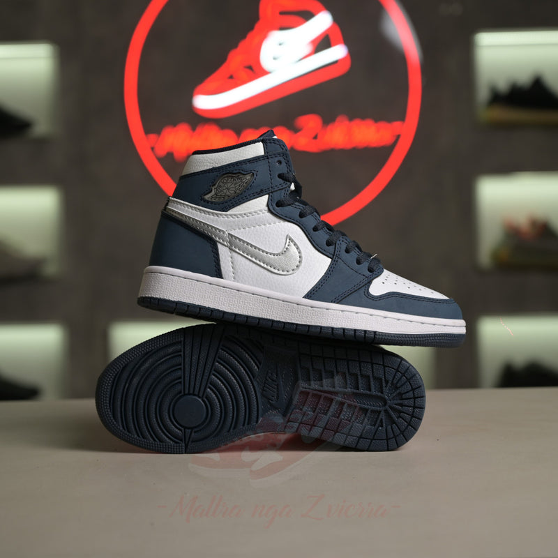 Air Jordan 1 Mid "Midnight Navy".